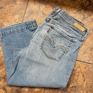 Levi- Blue Denim Capris
